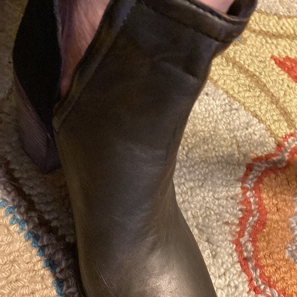 DIBA.True leather/suede ankle boot  2 1/2 block heel - Picture 4 of 7